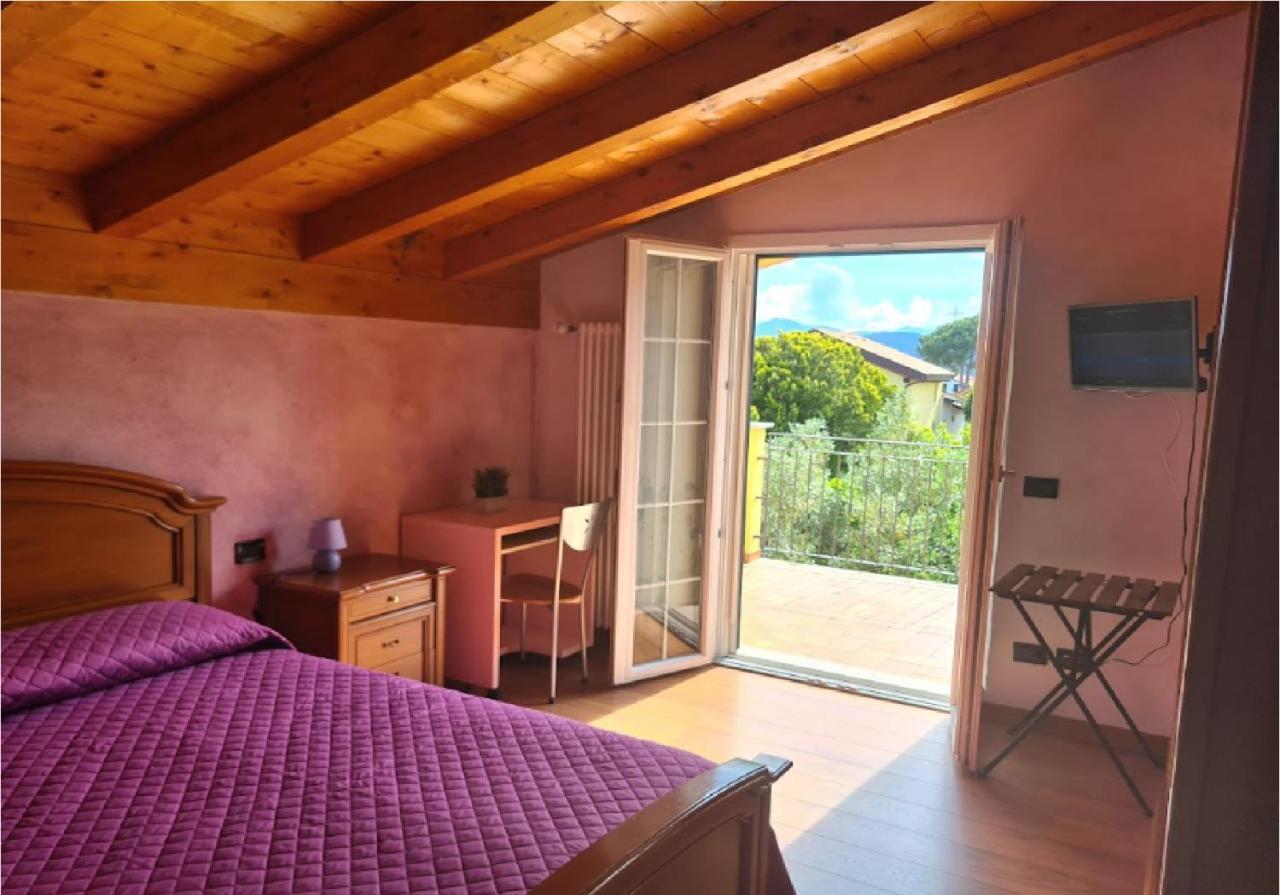La Terrazza Sui Limoni: Nature Retreat with Beach and Adventure Access Cisano sul Neva Exterior photo